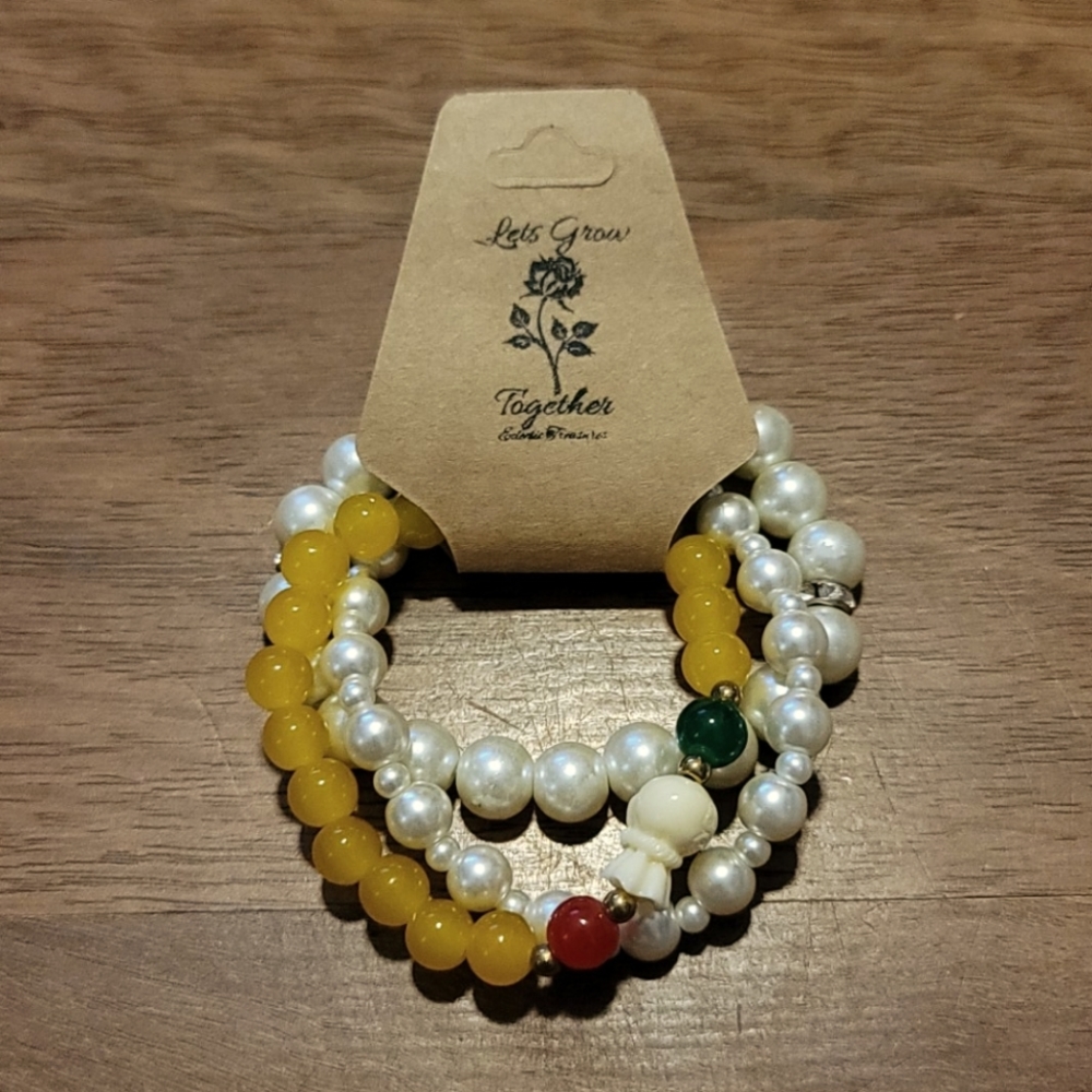 Stretchy pearl bracelets